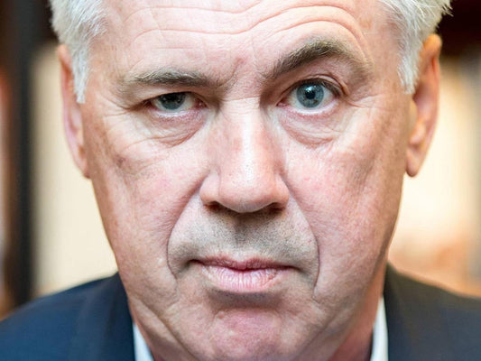 Pourquoi le sourcil de Carlo Ancelotti fascine autant les fans de football ?