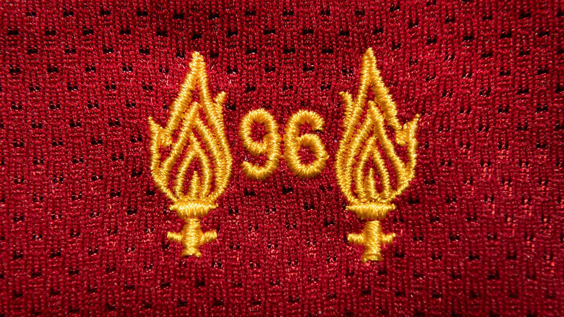 96 : la signification derrière ce chiffre emblématique sur les maillots de Liverpool