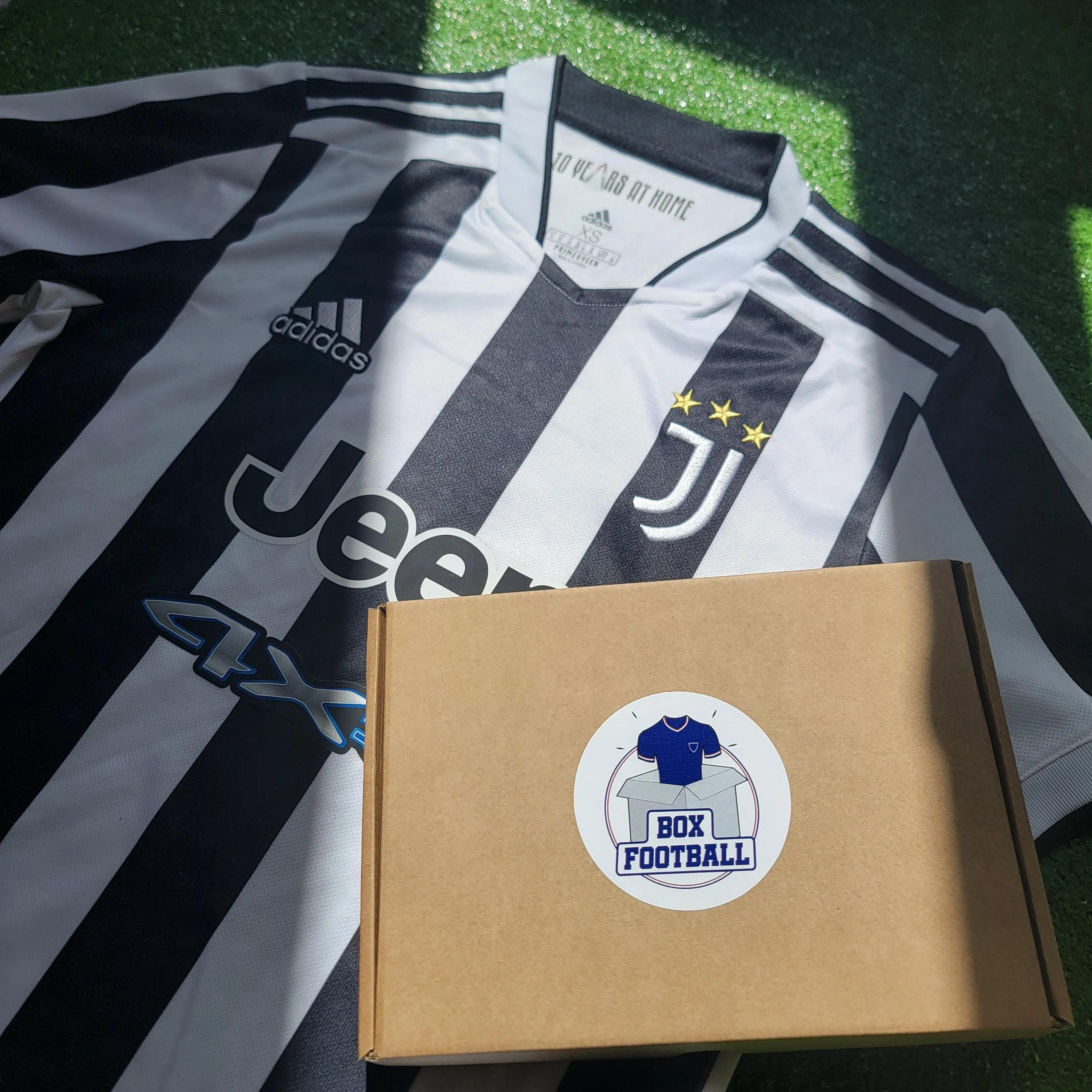 Box maillot mystère football