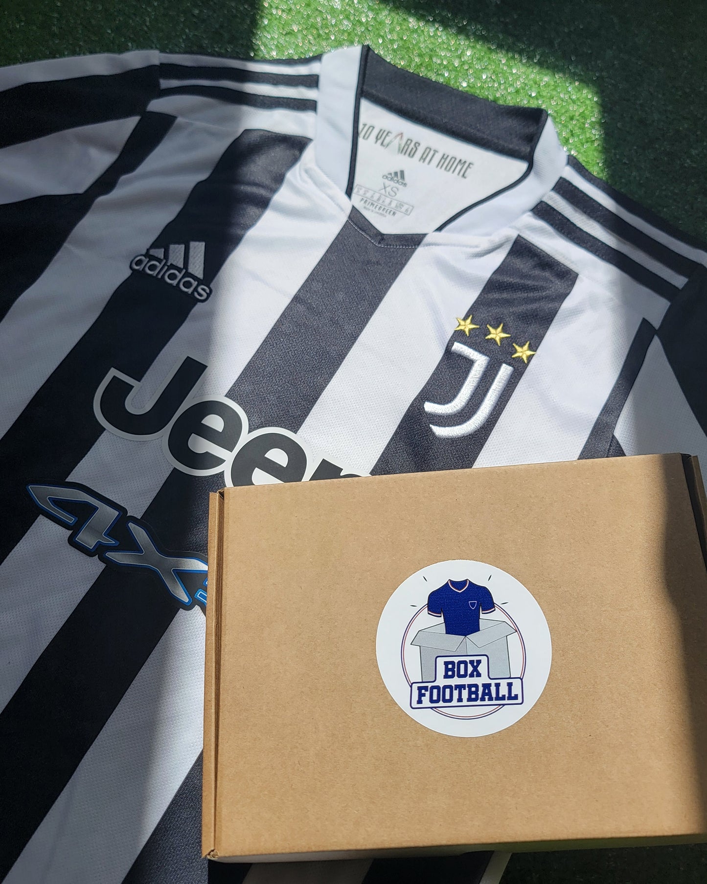 Box maillot mystère football